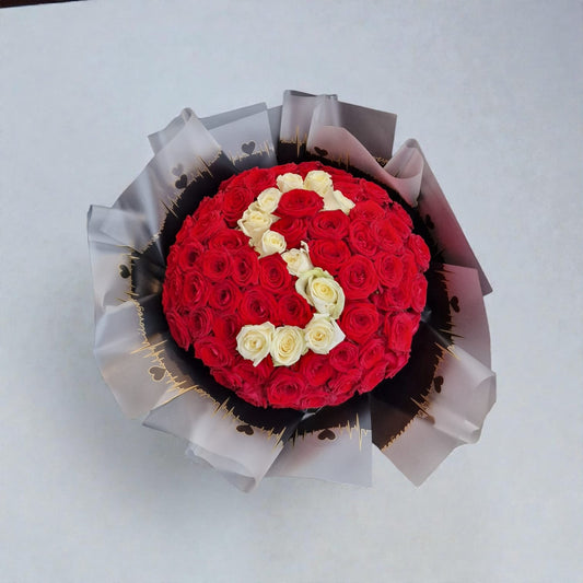 Bouquet de roses initiales d'amour personnalisé