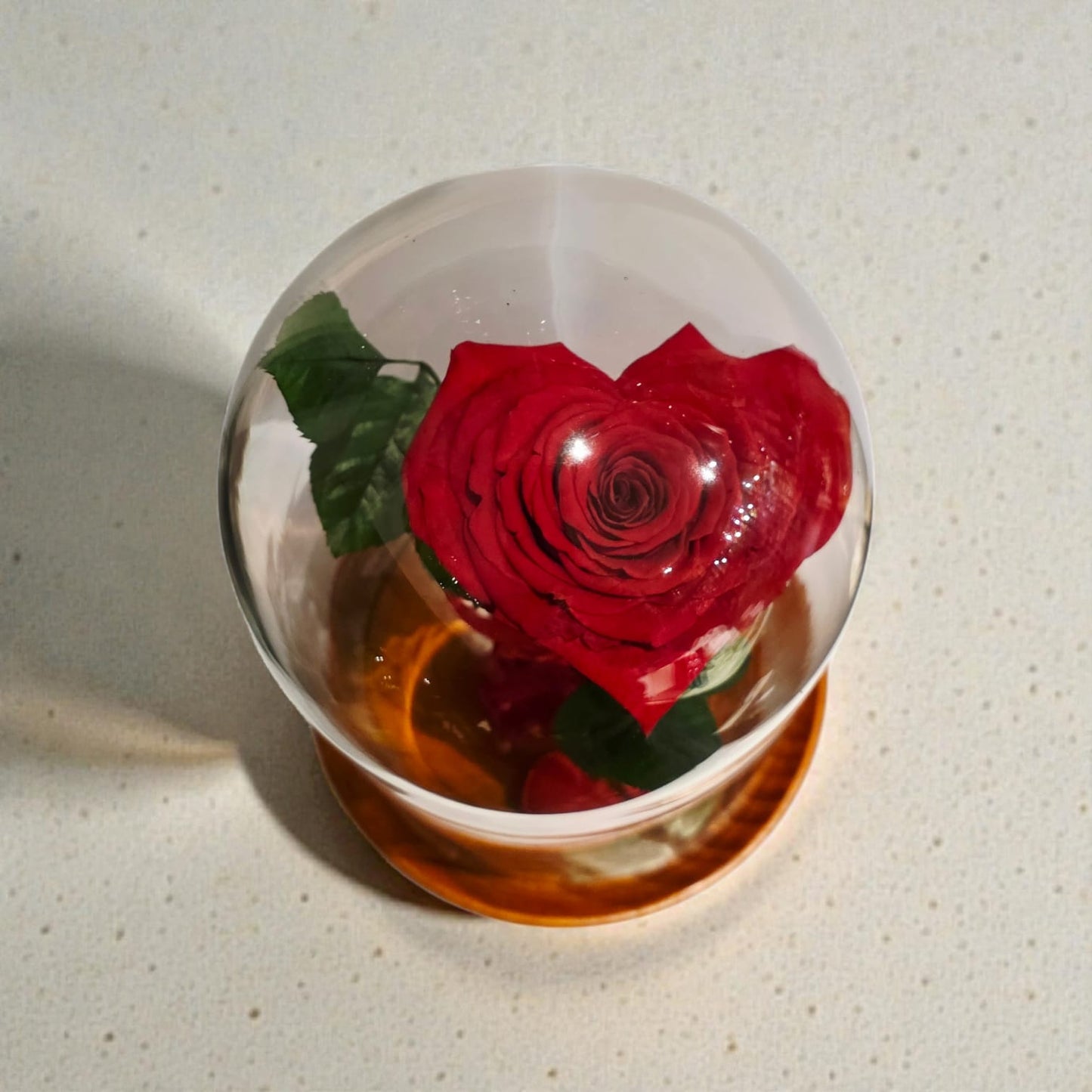 Dôme en verre rose cœur éternel